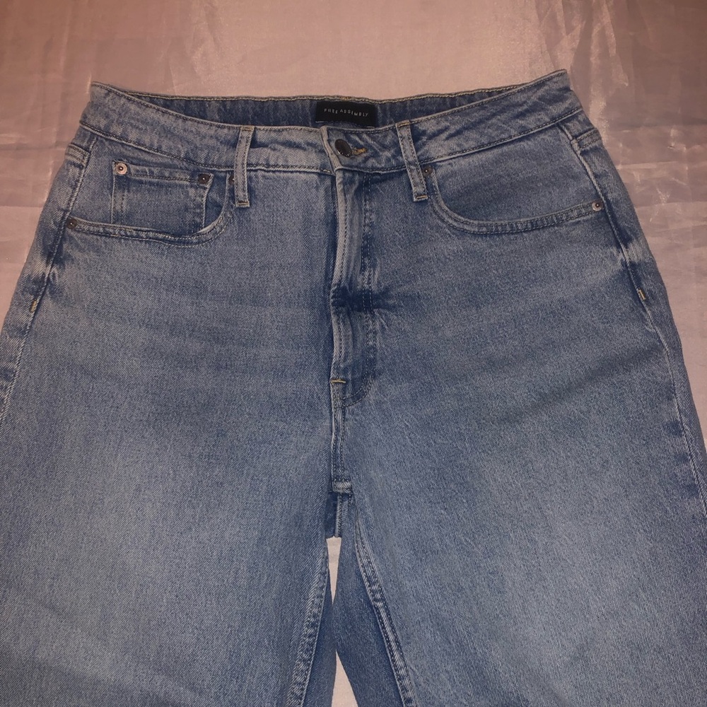 Light Blue Free Assembly 90’s style women’s Jeans - Picture 5 of 9